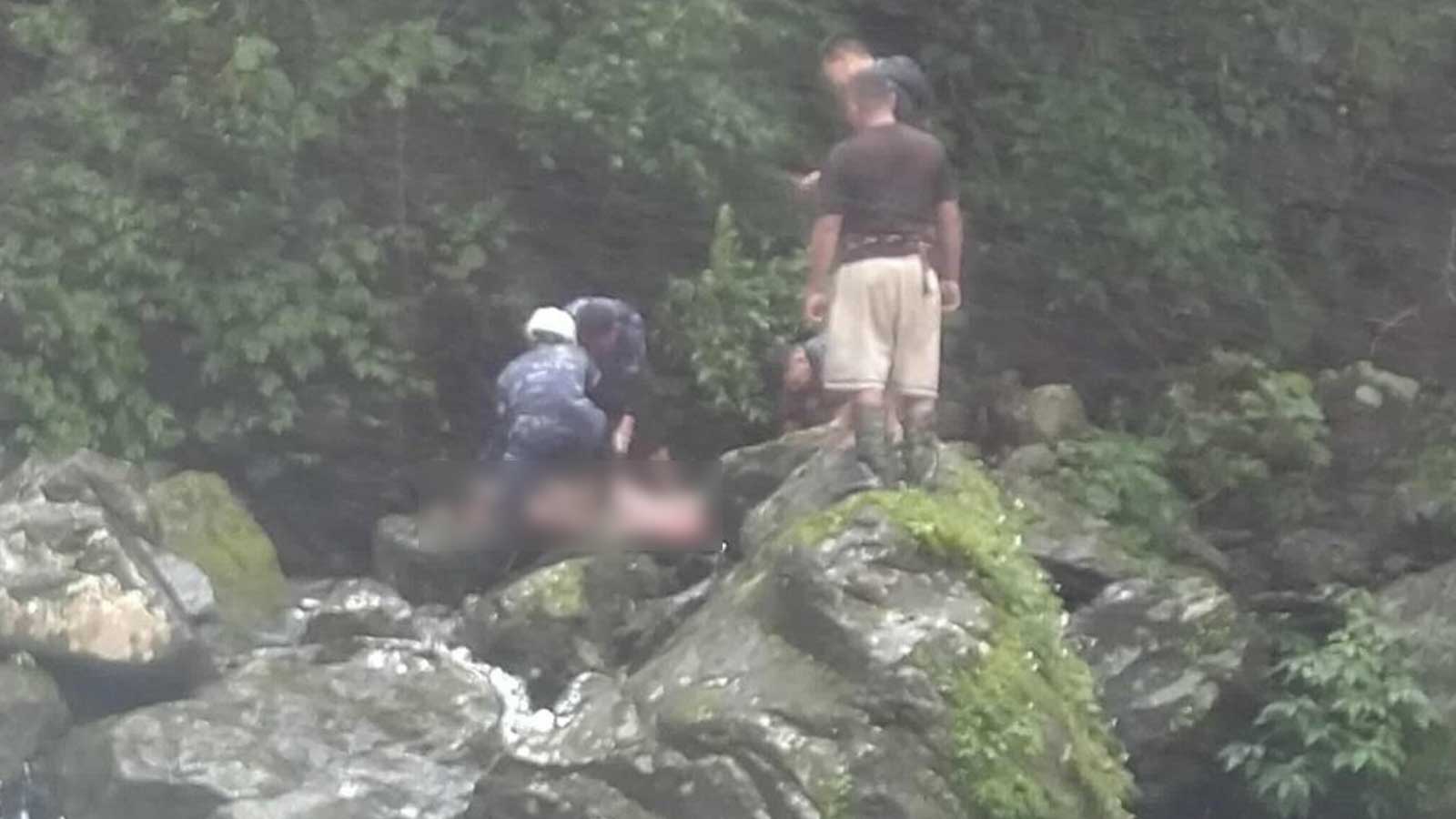 मोटरसाईकलसहित ३ दिनदेखि वेपत्ता दुई युवकको शव खोलामा भेटियो