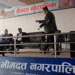 जाँचबुझ आयोगका सदस्यलाई सुदुरपश्चिमका पूर्वमुख्यमन्त्रीले ‘अपराधी’ भन्दै थर्काएर पठाए, कार्यक्रममा भाँडभैलो