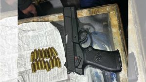 जेन्जी आन्दोलनमा लुटिएको प्रहरीको पेस्तोल १लाखमा बिक्रीः पाँच जना पक्राउ, कपडा पसलमा हतियार फेला