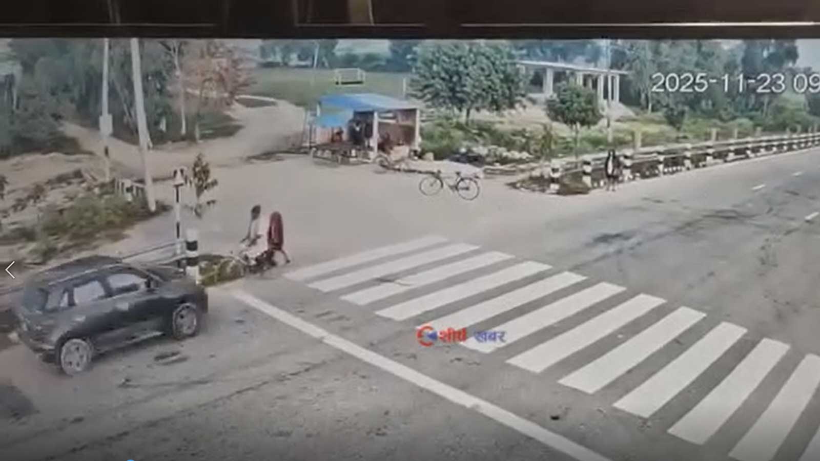 ढल्केवरमा कारले साईकलमा सवार दम्पतीलाई उडायोः पत्नीको घटनास्थलमै मृत्यु, श्रीमान गम्भीर