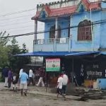 झापा हत्या प्रकरणः सरोज शर्माको योजनाबद्ध हत्या आरोपमा दुई पक्राउ, आरोपीको घरमा तोडफोड, आगजनी प्रयास असफल