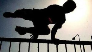 कोशी अस्पतालको शौचालयबाट ‘भेन्टिलेसनमार्फत’ भागेका थुनुवा अढाई महिनापछि घरमै समातिए