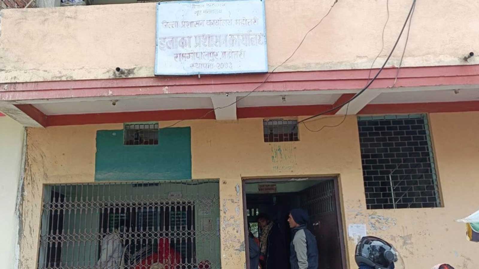 भारतीय नागरिकलाई नेपाली नागरिकता दिलाउने इलाका प्रशासननका सहयोगी पक्राउ, आर्थिक लेनदेनको अनुसन्धान