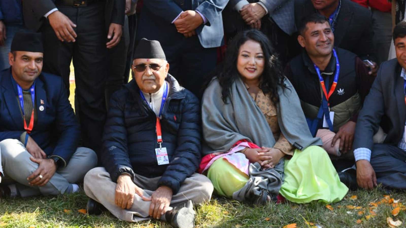 आलोचकलाई थप चिढ्याउँदै एमाले महाधिवेशनमा ओलीसँग ज्योति मगरको फोटोसुट