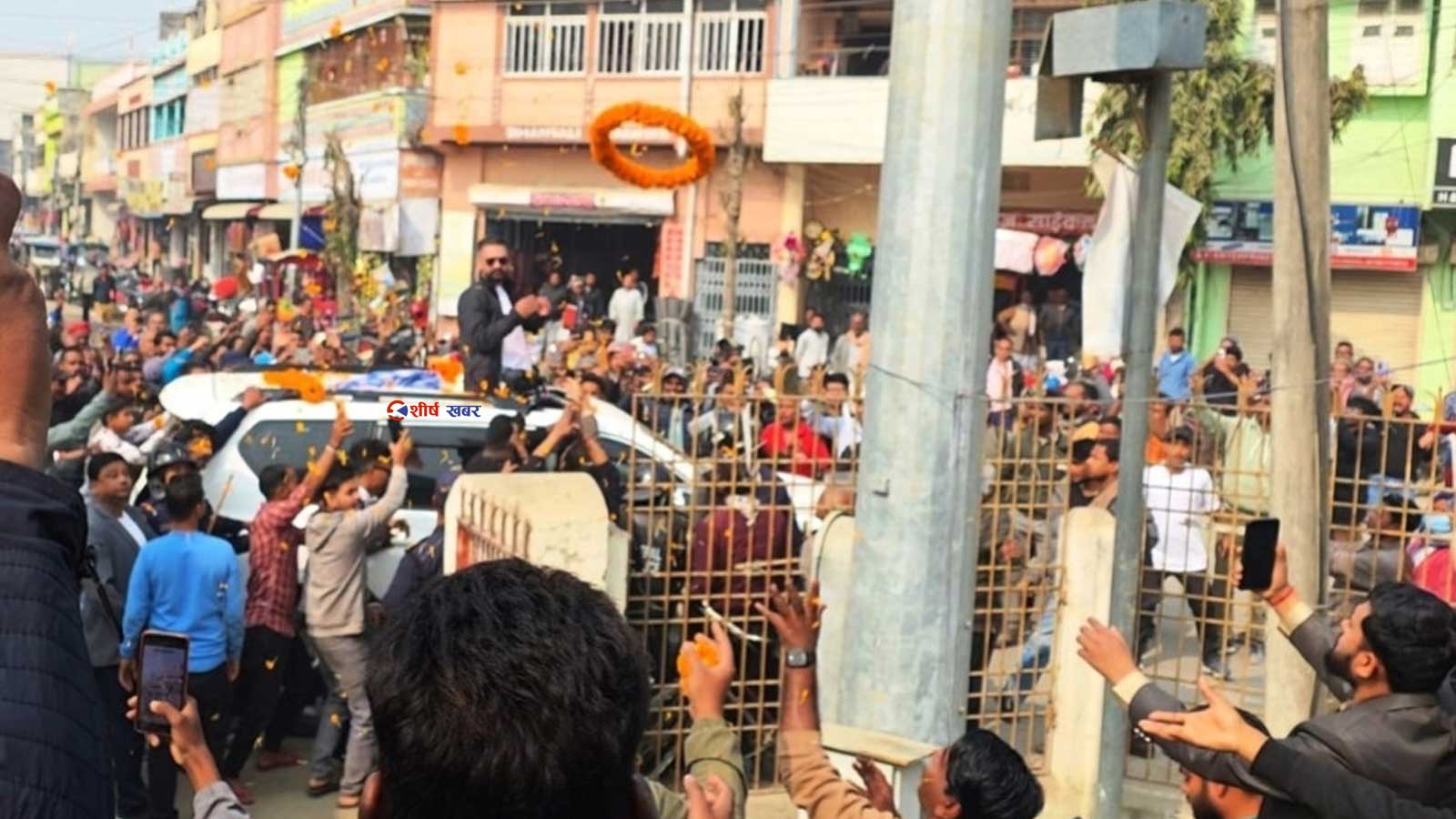 बालेनको सप्तरी यात्रा प्रचार होइन, दम्भको प्रदर्शनः सनरुफबाट ‘माला हुर्याउँदै’ गजेन्द्रनारायणको अपमान