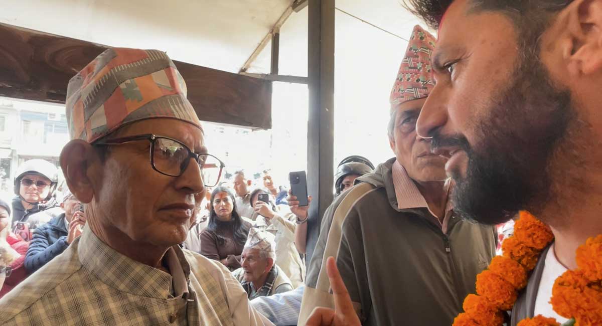 जेलबाट भागेको विषयमा मतदाताको प्रश्नपछि रवि लामिछाने तनावमाः ‘आयोगमा बयान दिएँ’ भन्दै उम्किँदै!