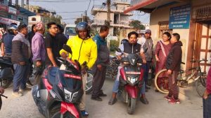 लालबन्दीमा दिनदहाडै लघुवित्तमा छुरा आतङ्कः कर्मचारीलाई कोठामा थुनेर लुटपाट