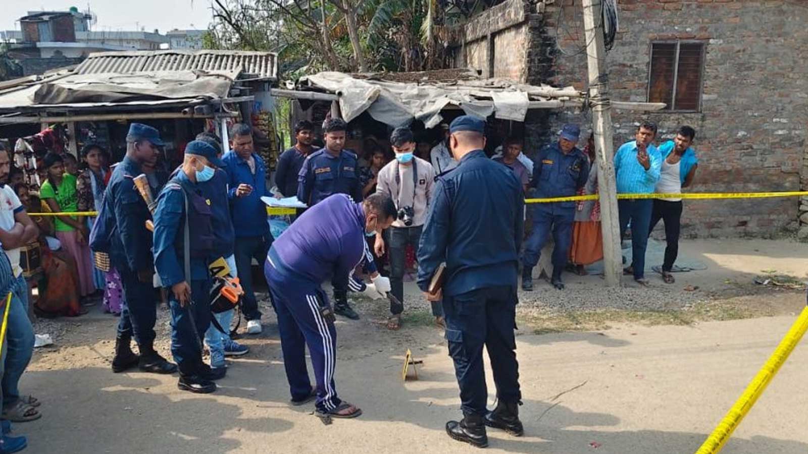 सर्लाहीमा मन्दिरभित्र लुकाइएको पेस्तोल पड्किँदा १५ वर्षीय बालक घाइते