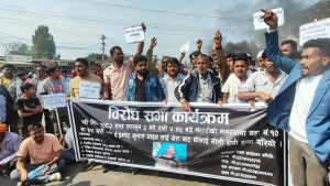 इन्जिनियर हत्या प्रकरणः सिरहामा चक्काजाम गर्दै गृहमन्त्रीको राजीनामा माग