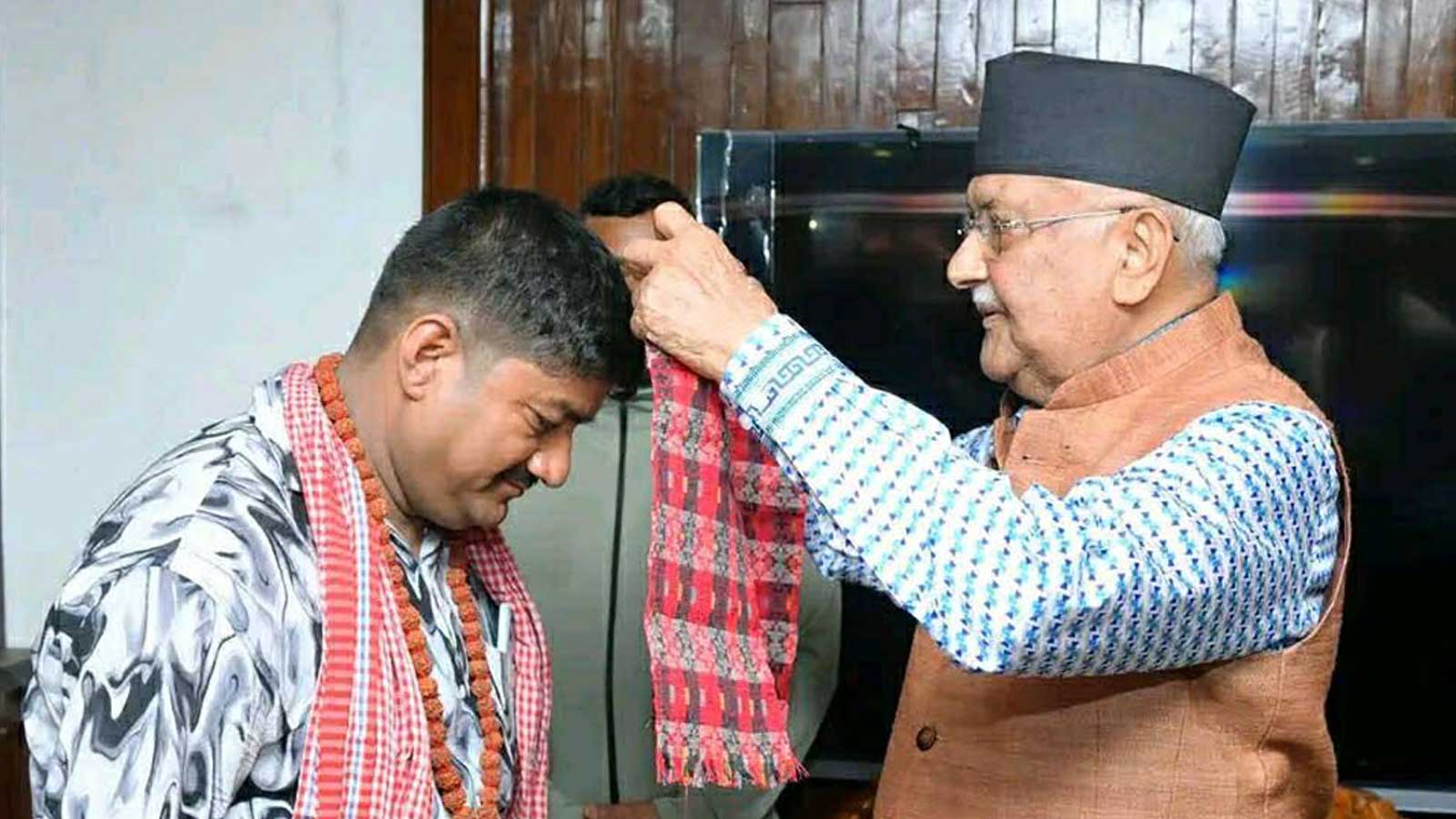 रास्वपामा अर्को विस्फोटः कोशी प्रदेश सदस्य ठगेन्द्र न्यौपाने पार्टी छोडेर एमाले प्रवेश