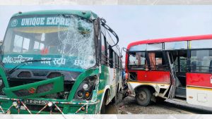 उर्लाबारीमा दुई वटा वस ठोक्किँदा १३ जना यात्रु घाइते