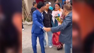 नयाँ राजनीतिको पुरानै चालाः मानव साङ्लोमा हिँड्न थालेकी बिना गुरुङको ‘चटक’ चर्चामा