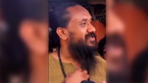 सांसद भएर पनि सुध्रिएनन् खगेन्द्र सुनारः ‘मास्टरलाई उत्तानो पारेर पैतालामा भाटा हान्नुपर्छ’ भनेपछि आलोचना