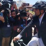 रास्वपाका सांसदको अर्को ‘स्टन्ट’: कार श्रीमतीलाई दिएर साइकलमा संसद् पुगे सांसद गजुरेल