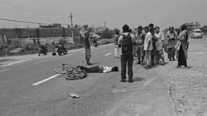 सिरहामा कारले ठक्कर दिँदा साइकल यात्री गम्भीर घाइते