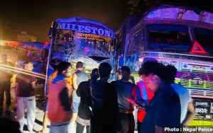 मध्यराति ३ वटा सवारी साधन एकआपसमा ठोक्किँदा ३७ यात्रु घाइते, ३४ जनालाई काठमाडौँ ल्याईयो