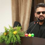 अचम्मका प्रधानमन्त्रीः ‘ल्याउनुस् प्रश्न’ भन्दै अचानक रोष्ट्रममा उभिए, बस्नुस् भन्दा बैठक कक्षबाटै बाहिरिए