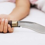 पत्नी तीन वर्षदेखि दुवईमा, मानसिक तनावले विछिप्त बनेका पतिले झण्डै आफैलाई सिध्याए !
