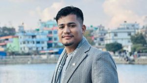 प्रधानमन्त्रीको नाम लिँदै कर्मचारीलाई जुत्ताको माला लगाउँने धम्की दिएका प्रकाश खड्का पक्राउ, रविको पार्टीले पनि कारवाही गर्ने
