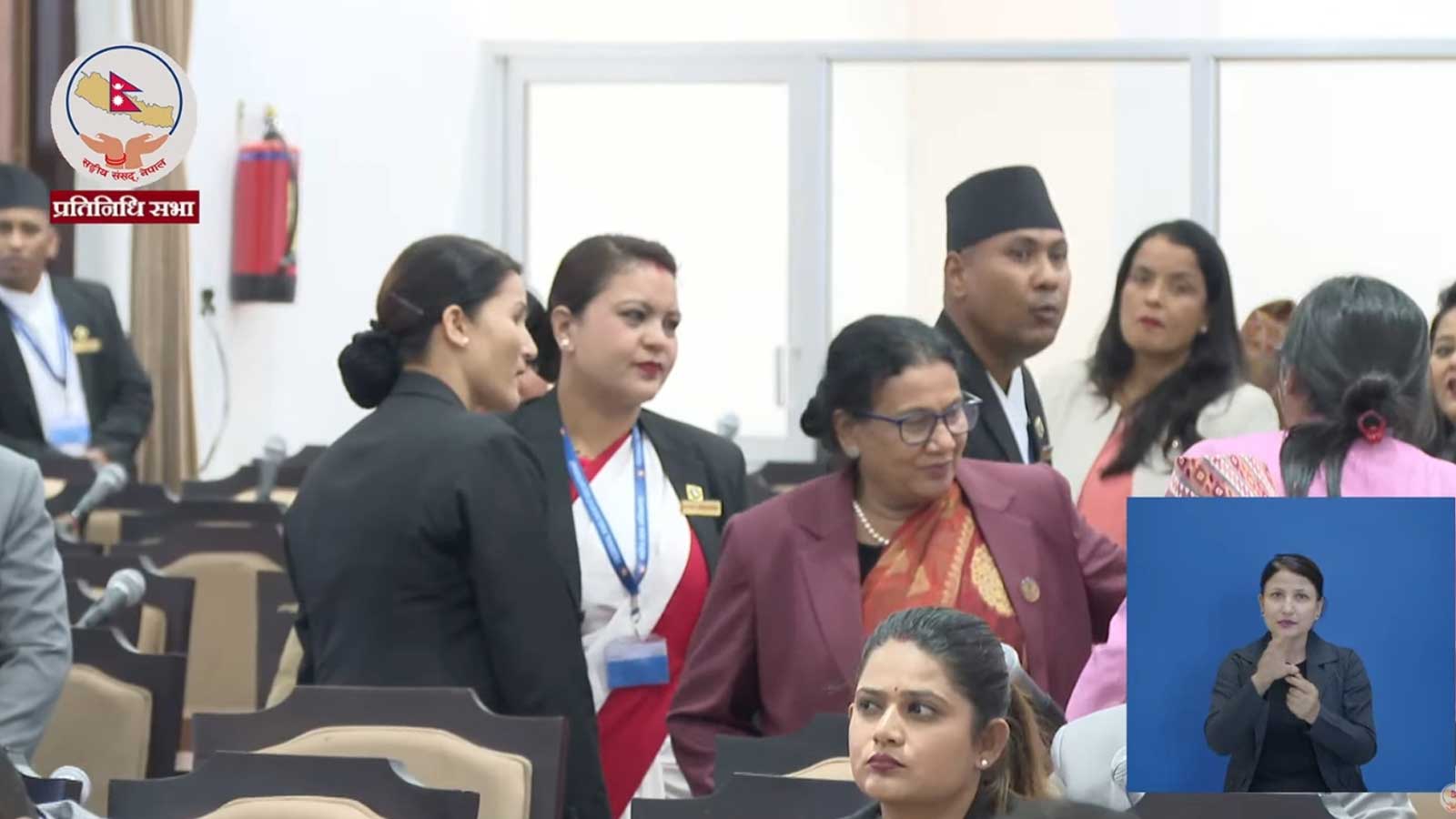 कांग्रेस सांसदलाई मर्यादापालकको दुर्व्यवहारः सभामुखको आदेशबिनै बैठकबाट निकाले
