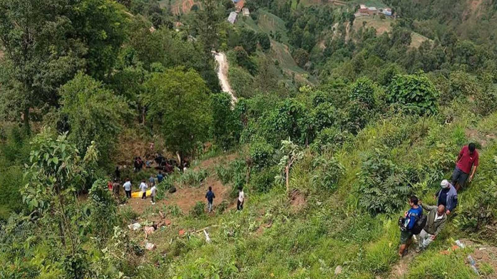 बिपी राजमार्ग अन्तर्गत काभ्रेको बुच्चाकोटमा यात्रुबस दुर्घटनाः ७ जनाको मृत्यु