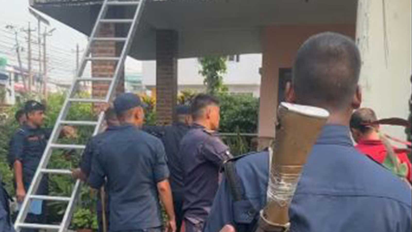 विराटनगरमा आत्महत्या गर्न खोजेका युवकको उद्वार गर्न गएको प्रहरीमाथि चक्कु प्रहार, प्रहरीसहित तीन जना