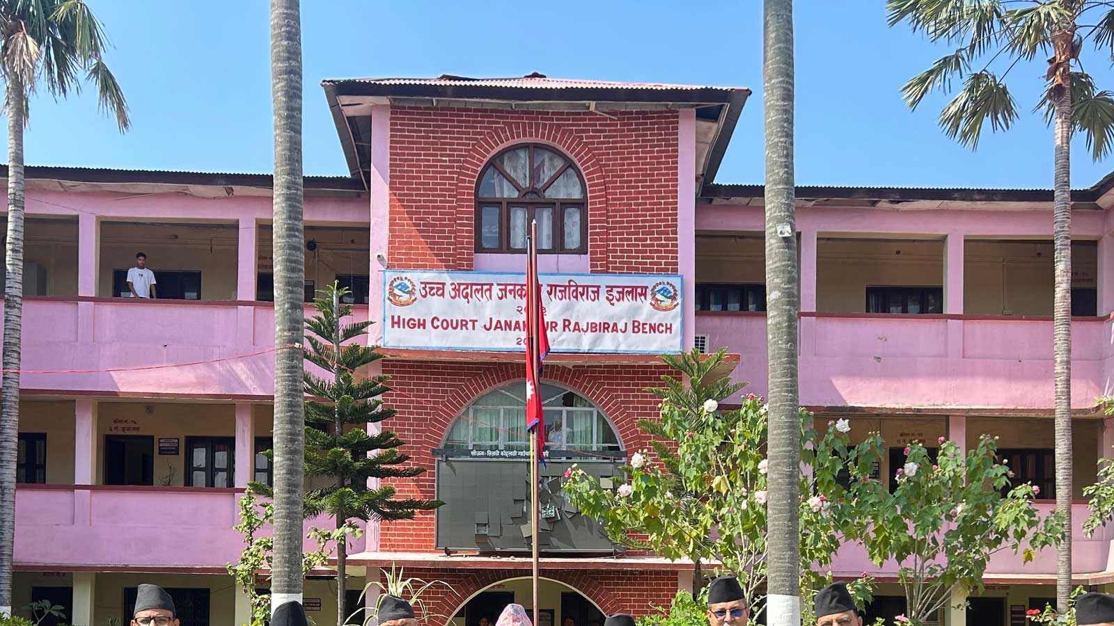 राजविराजका निजी विद्यालयको शुल्कवृद्धिमा अदालतको ब्रेकः निर्णय यथास्थितिमा राख्न अल्पकालीन अन्तरिम आदेश