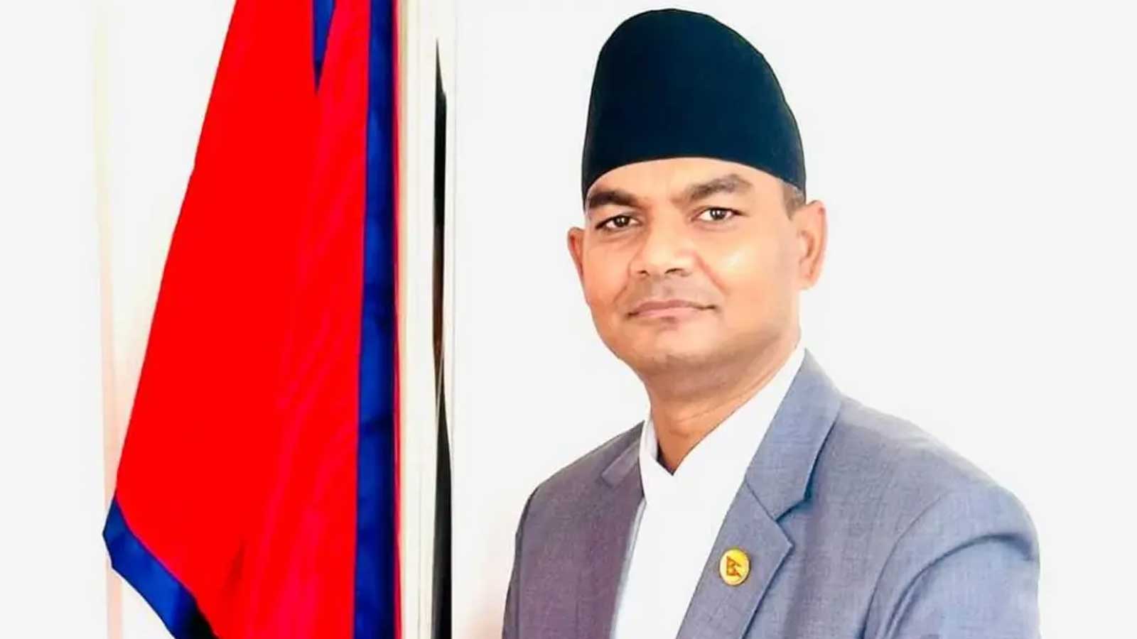 प्रशासनमाथि प्रहरी शासनको संकेतः प्रधानमन्त्रीलाई म्यासेज पठाएकै ‘अपराध’मा सचिव पक्राउ !
