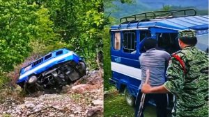 वन अतिक्रमण हटाउने नाममा कर्मचारीले टेम्पो भिरबाट खसालिदिएको भिडियो भाईरल