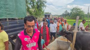सिरहामा गृहमन्त्री पुग्नुअघि मृतक बालकको घरअगाडि तनाव, सुरक्षा टोली नै घेरियो