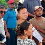 निजगढमै रोकियो मिटरब्याज पीडितको न्याय मार्चः पीडितलाई रुँघाएर गृहमन्त्री हिँडे निकुञ्ज घुम्न