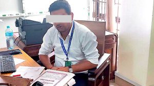 १२ लाख घुस मागेका लहान राजस्व कार्यालयका कर अधिकृत ५ लाख नगदसहित पक्राउ