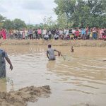 सिरहामा सडक पुर्न माटो खनेर छाडिएको खाल्डोमा डुबेर एकै परिवारका तीन बालबालिकाको मृत्यु