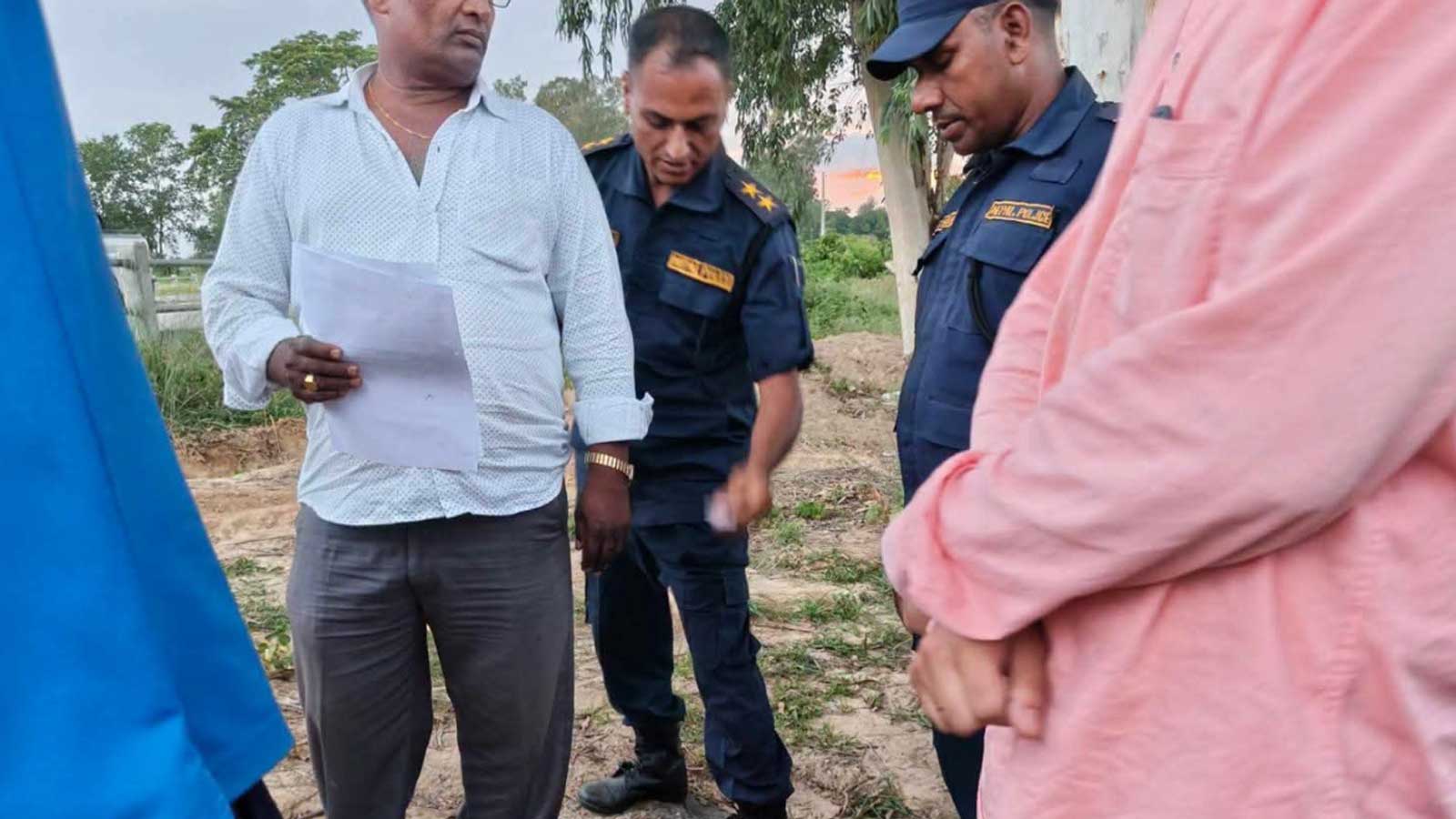 सिरहामा १२ हजार घुस लिँदै गर्दा समातिए वन अधिकृत, साथबाट थप १ लाख ३३ हजार ‘स्रोत नखुलेको’ रकम बरामद