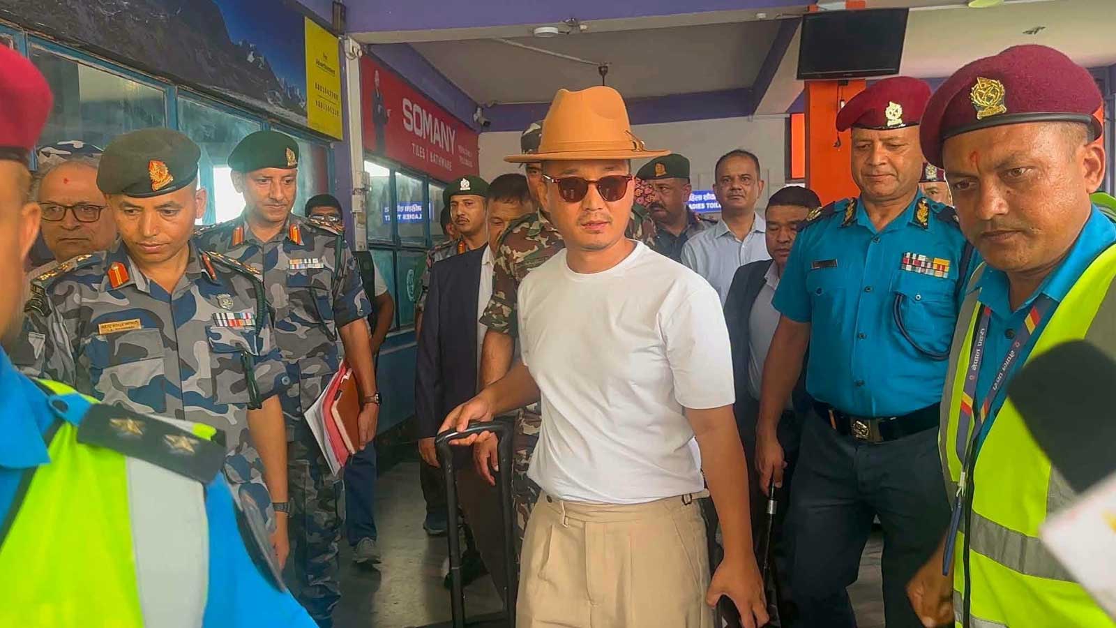 गृहमन्त्री हुन कि छापामार, आफ्नै प्रशासनलाई बेखबर बनाएर कस्तो अपरेशनमा छन सुधन गुरुङ ?
