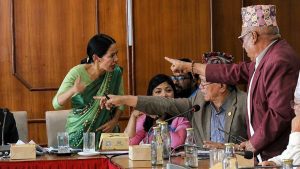 फोहोर व्यवस्थापन बैठकमै मेयर र सांसद आमनेसामनेः आशिका रिसाएर हिँडिन्, चिरिबाबुको प्रश्न– ‘हु द हेल ?’