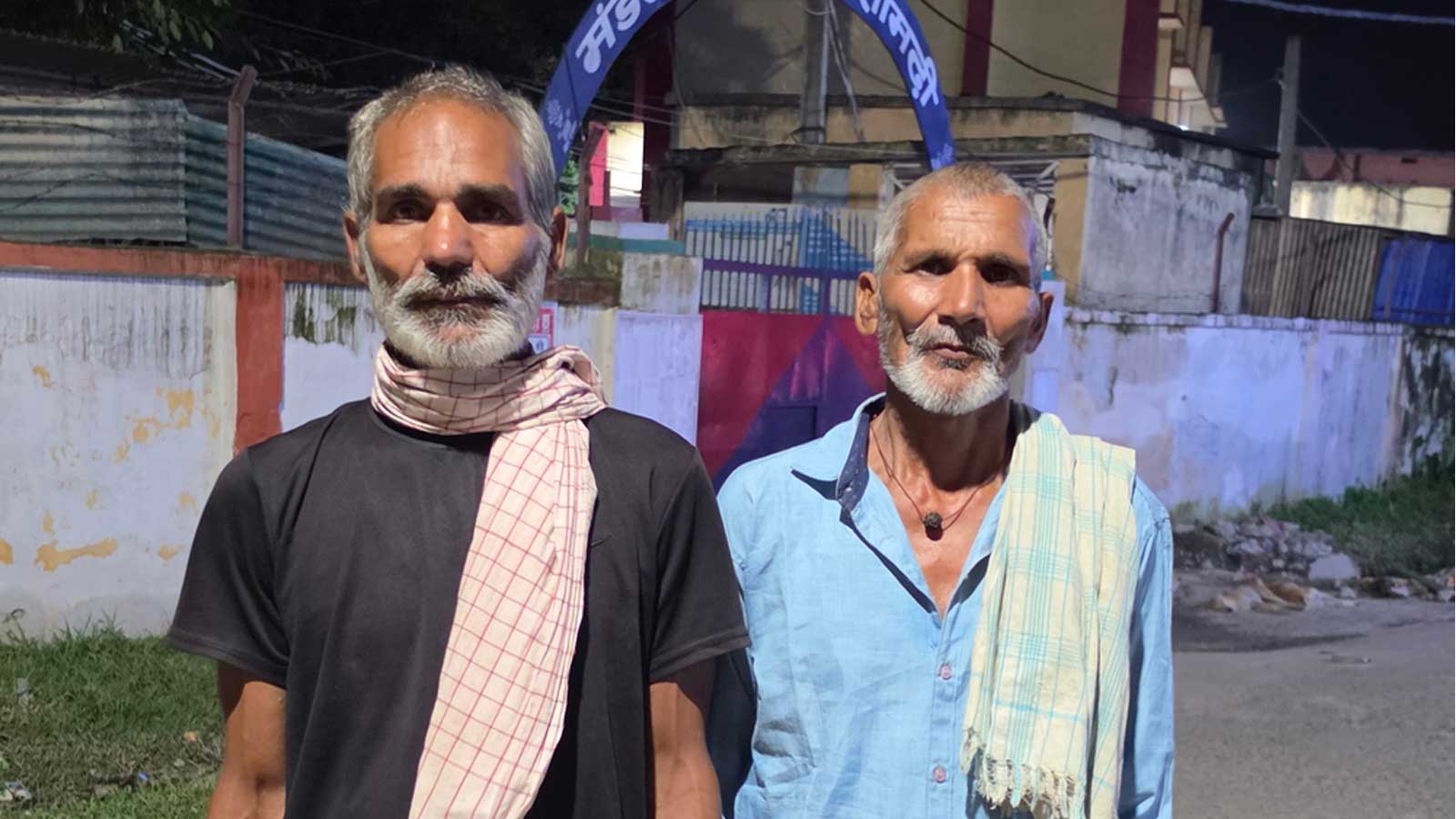 मल खोज्दै सीमापार पुगेका किसान दाजुभाइ ३८ दिनपछि जेलमुक्तः हातमा मल होइन, हत्कडी र तारिख पत्र