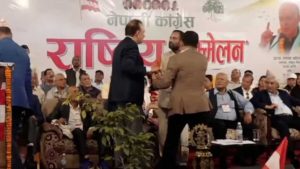 कांग्रेस इतर भेलामा ‘हिन्दु राष्ट्र’को मुद्दाले मच्चायो खैलाबैला, निधि–महतबीच कागज खोसाखोस