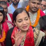 सिरहामा स्वास्थ्यको अनुगमन विवादमाः अस्पताल खोज्दै जनता, समस्याको चाङ पन्साएर भोट माग्दै मन्त्री