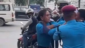 आकाशे पुलबाट बाटो काट्न आग्रह गर्दा ट्राफिक प्रहरीमाथि हातपात, बानेश्वरबाट २७ वर्षीय युवक पक्राउ