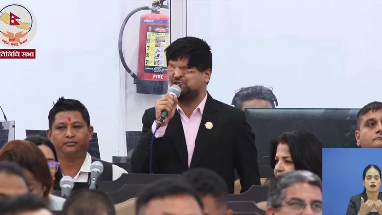 आफ्नै सरकारलाई रमेश प्रसाईंको ऐनाः ‘महँगीले हामीजस्ताको ढाड सेकियो त’