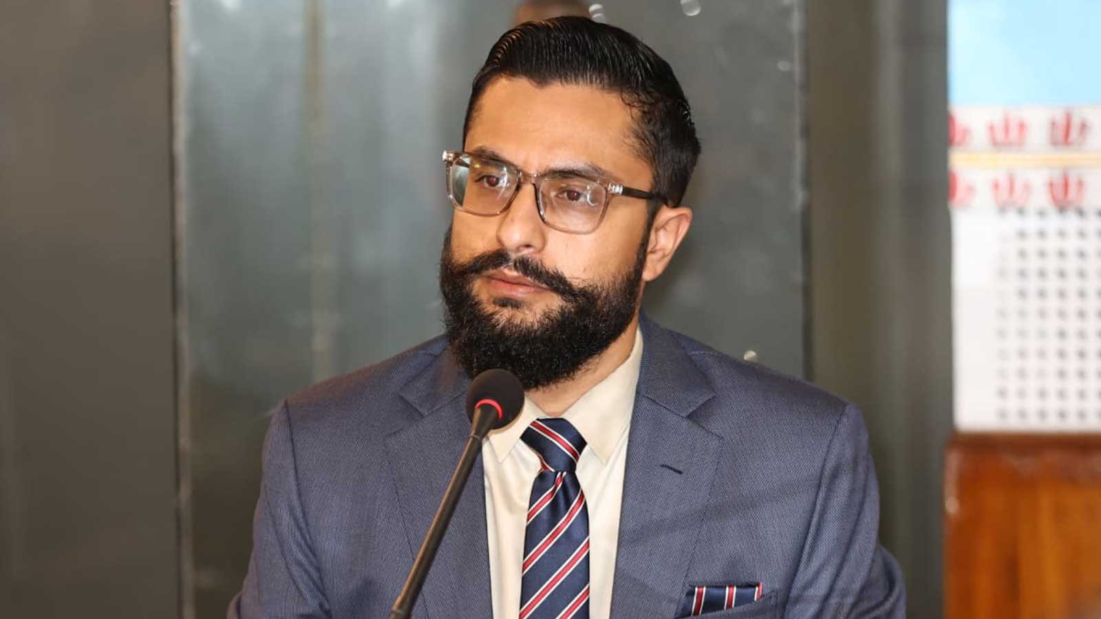 सिरहाको कार्यक्रममा अबरोध भएपछि शिक्षामन्त्री पोखरेल भागे, फेसवुकबाट दिए प्रतिक्रिया