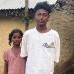 भोटेकोशी बाढीको कहरः आमा गुमाएको वर्ष दिन नपुग्दै बुबा बेपत्ता, चुहिने छानोमुनि १३ वर्षीय शोभाको प्रतीक्षा