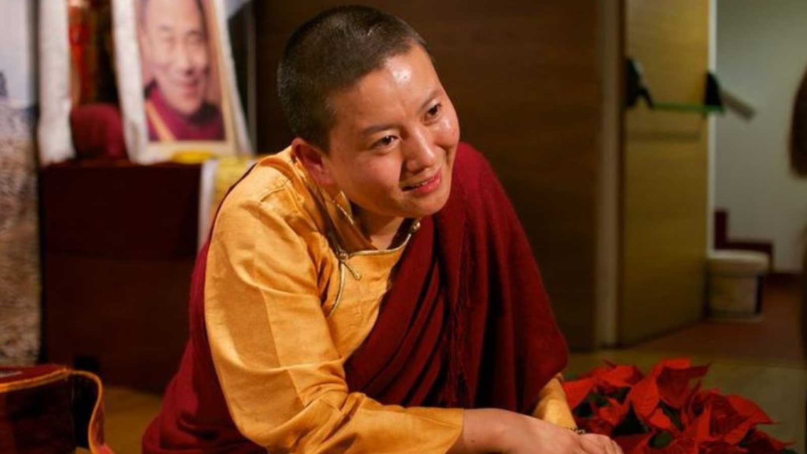 नागरिकता र सम्पत्तिको प्रश्नमा आनीको आक्रोशः जवाफको सट्टा आलोचकलाई ‘मासु र पैसामा बिकेको’ आरोप