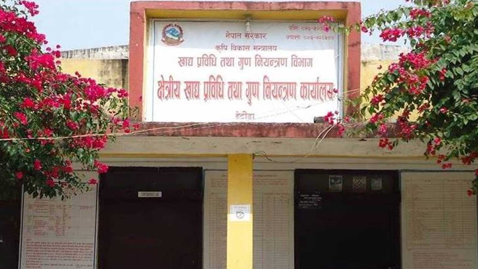 खानामा काठ र फलामका टुक्रा, बासी खाना र फोहोर पानीको स्रोत फेला परेपछि सगरमाथा होटल बन्द!