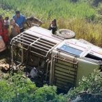 उदयपुरमा ब्रेक फेल भएर बोलेरो १० मिटर तल खस्यो, चालकसहित १५ जना घाइते