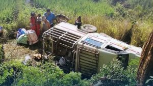उदयपुरमा ब्रेक फेल भएर बोलेरो १० मिटर तल खस्यो, चालकसहित १५ जना घाइते