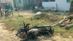 सिराहामा पुरानो रिसइवीले मध्यरातमा हिंसात्मक रूप लियो, एकै परिवारका पाँच घाइते, दुई मोटरसाइकल जलाइयो
